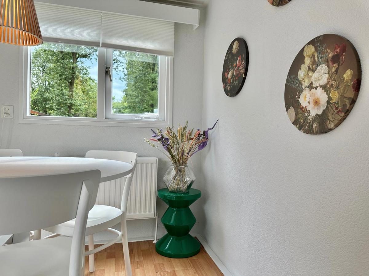 Gezellig Chalet Met 2 Slaapkamers En Zicht Op Het Water Erm Exterior foto