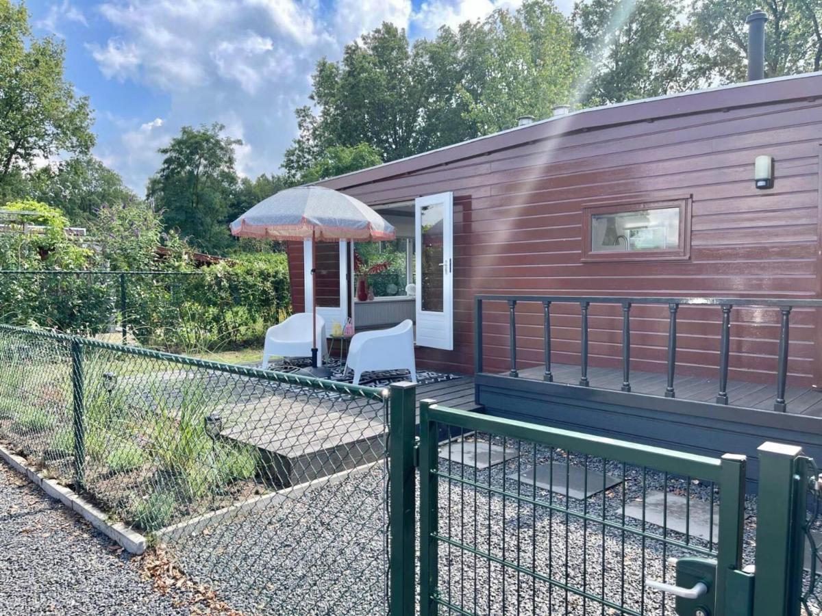 Gezellig Chalet Met 2 Slaapkamers En Zicht Op Het Water Erm Exterior foto